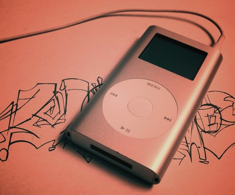 iPod на лиске с граффити обои