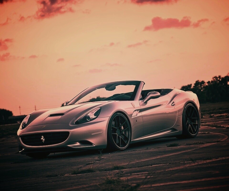 Ferrari на взлетном поле обои