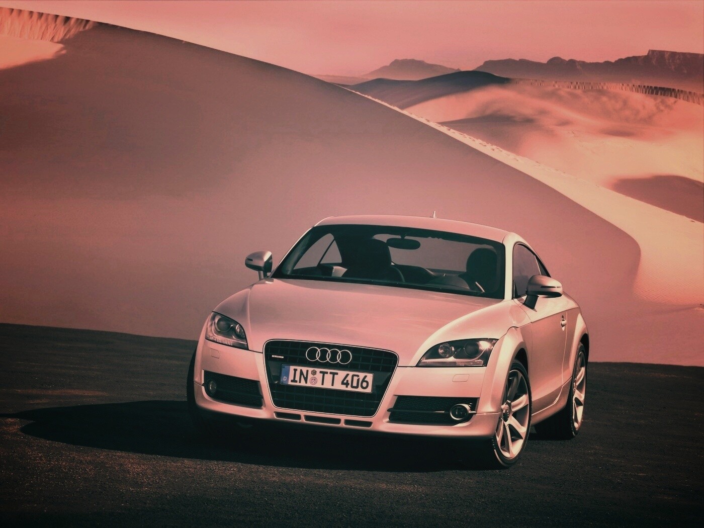 Audi TT на фоне снега обои
