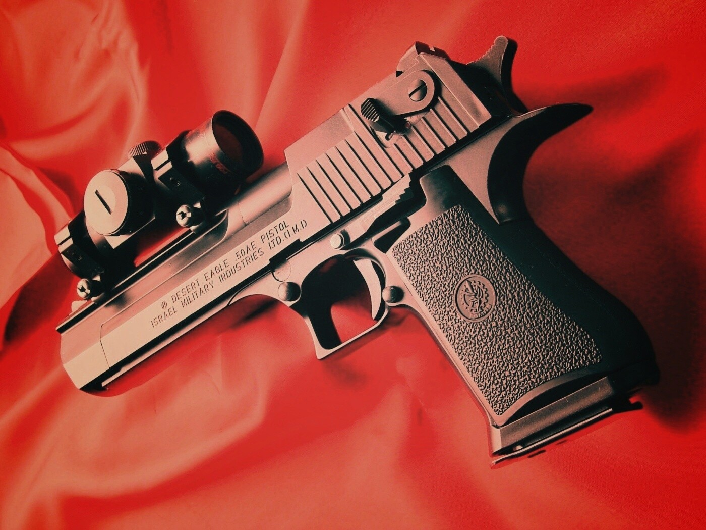 Пистолет Desert Eagle с прицелом обои