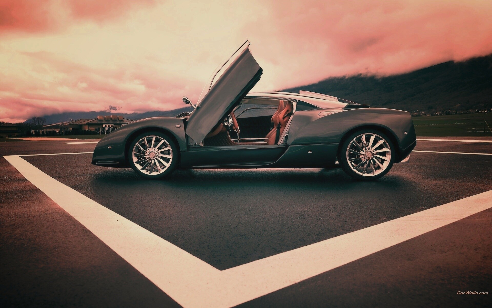 Spyker C12 на аэродроме обои