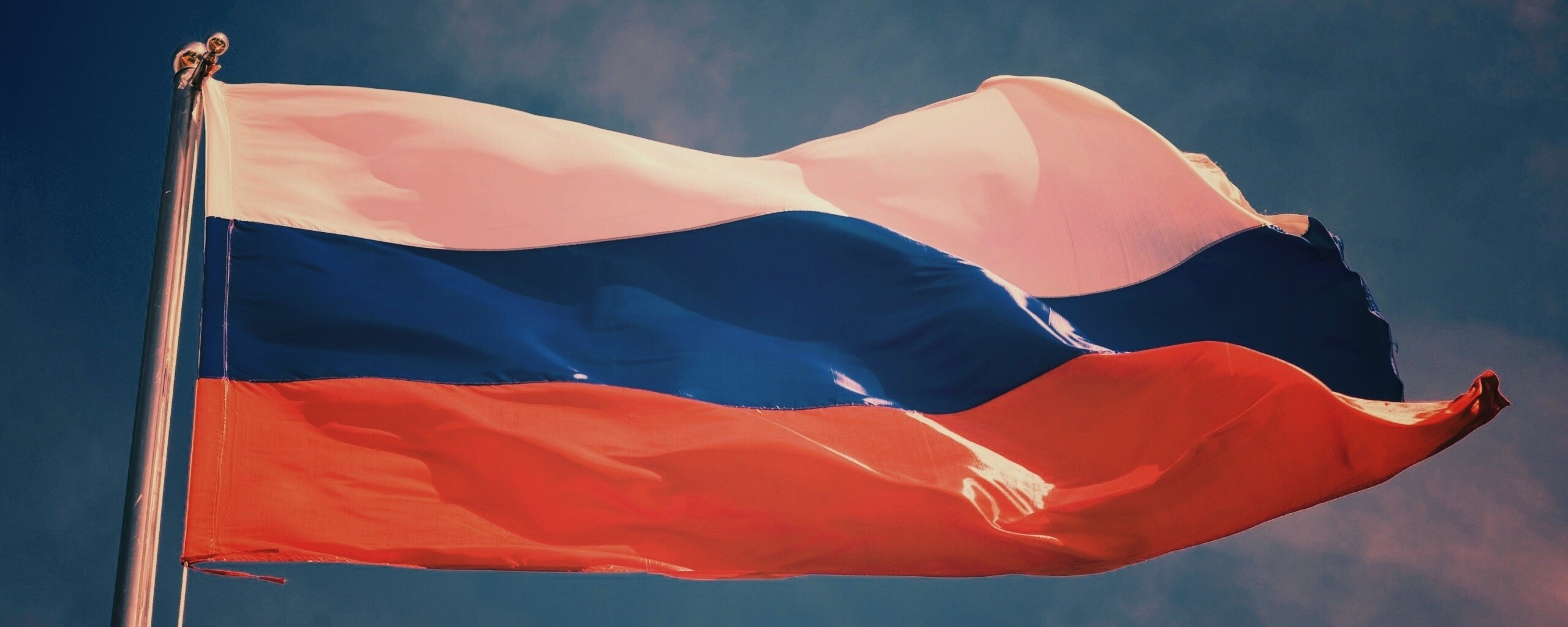 Флаг России на флагштоке обои