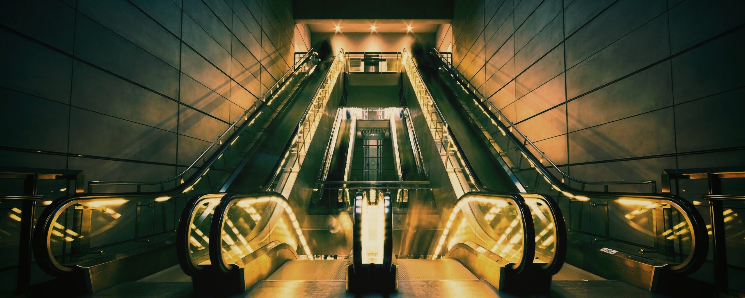 Метро обои