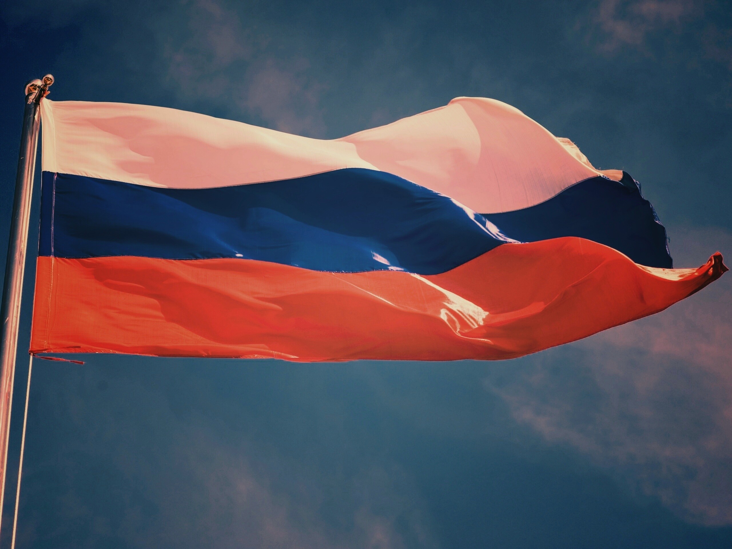 Флаг России на флагштоке обои