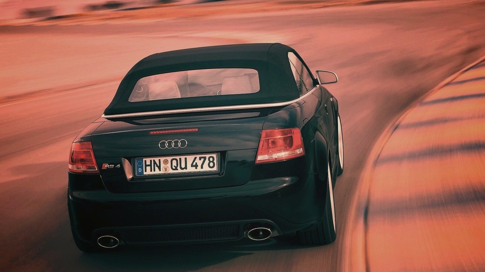 Audi RS 4 с тряпичной крышей обои