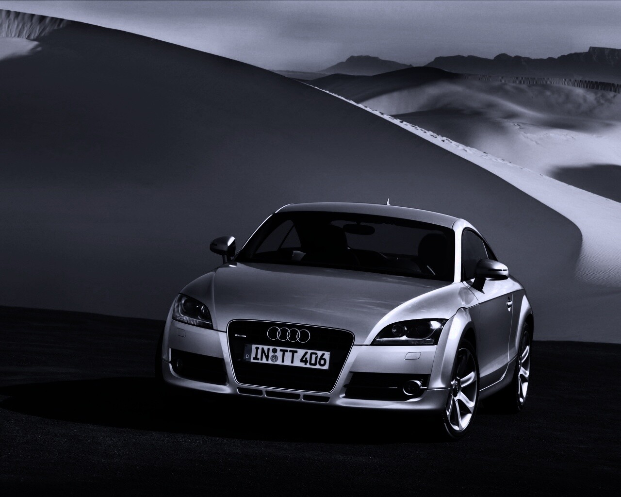 Audi TT на фоне снега обои