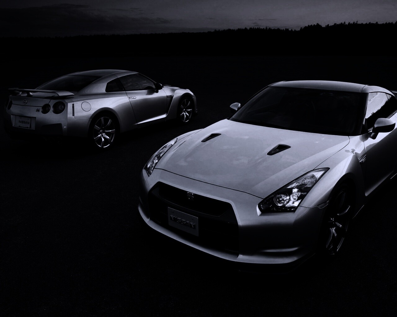 Nissan с двух ракурсов обои