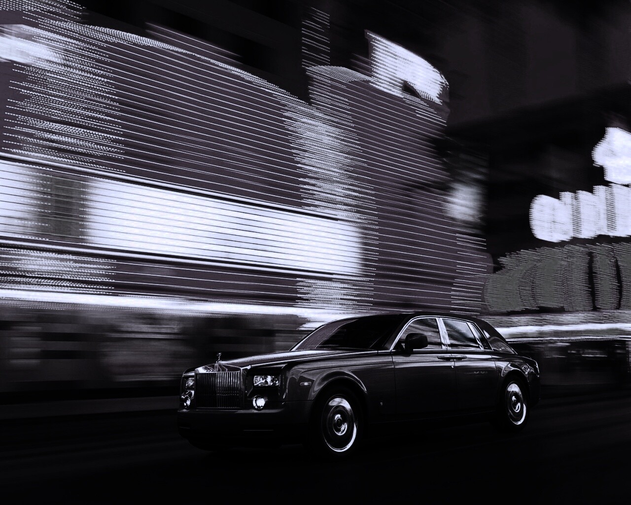 Rolls-Royce Phantom едет через город обои