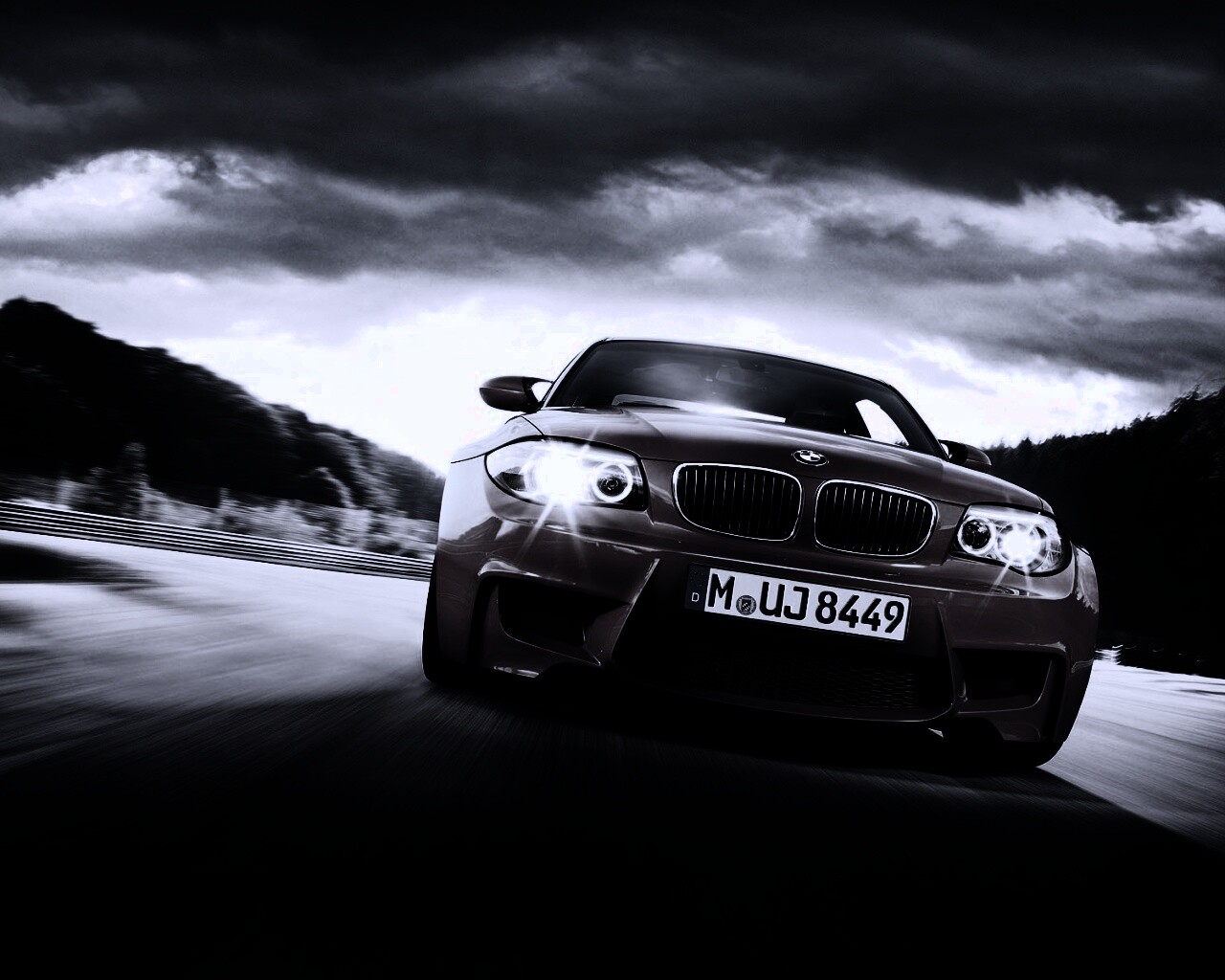 Оранжевый BMW M1 Coupe на треке обои