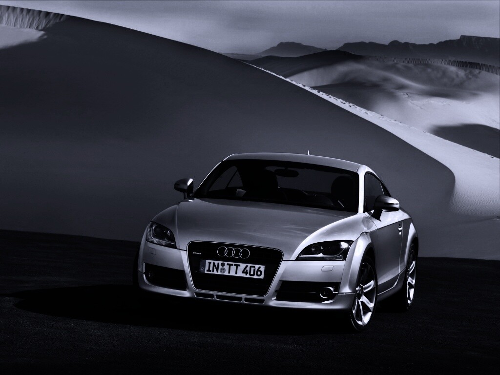 Audi TT на фоне снега обои