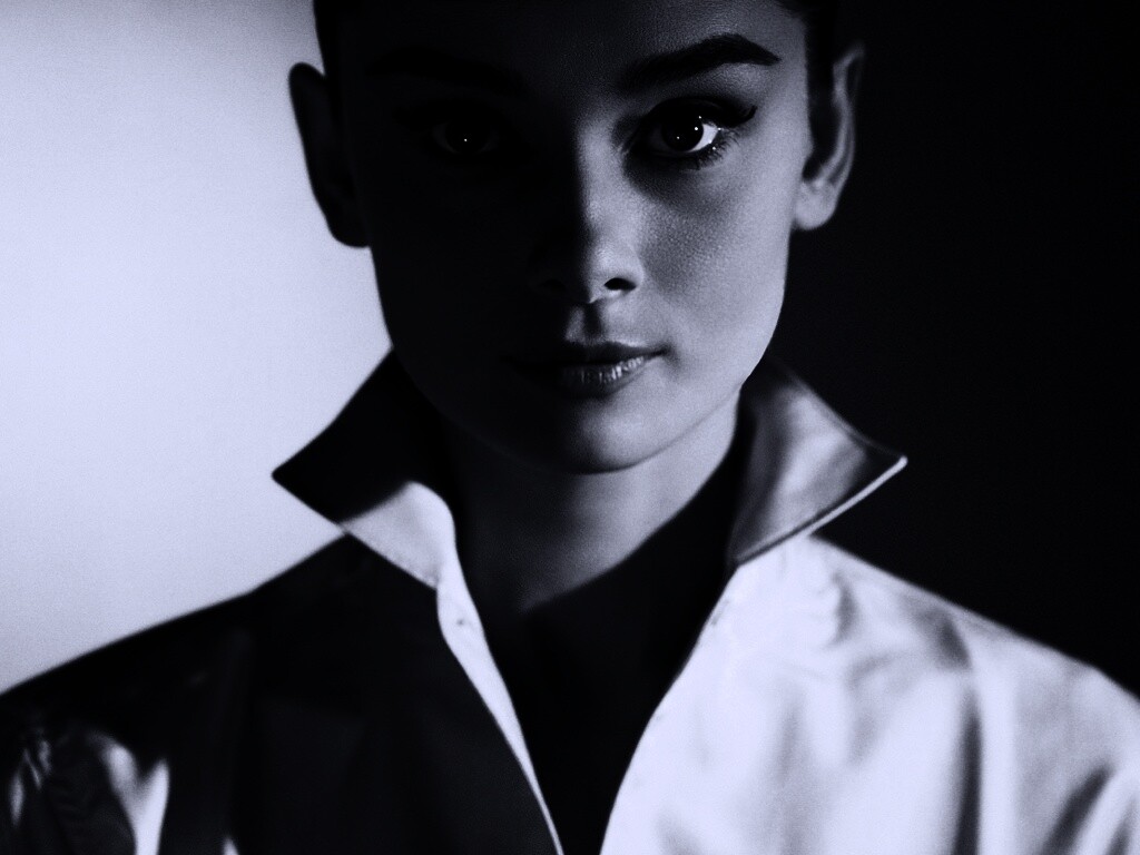 Одри Хепберн в grayscale обои