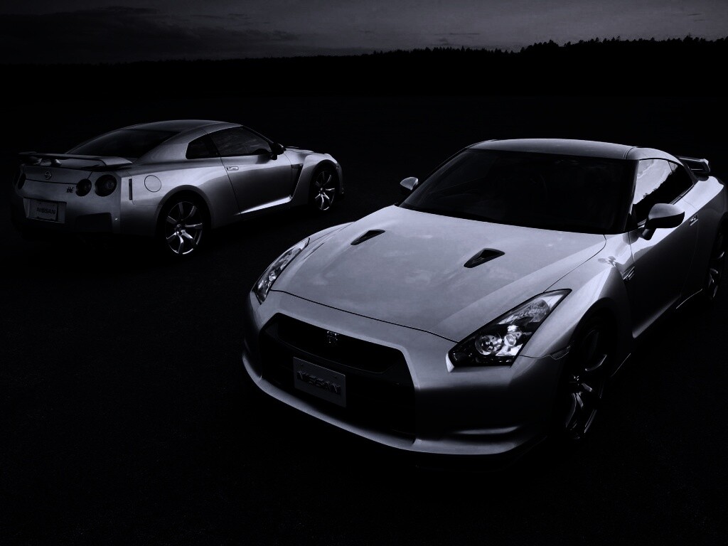 Nissan с двух ракурсов обои