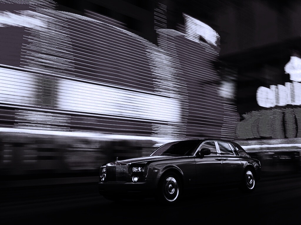 Rolls-Royce Phantom едет через город обои