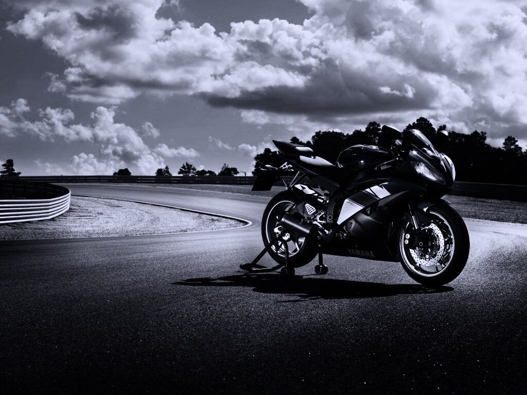 Yamaha R6 на трассе обои