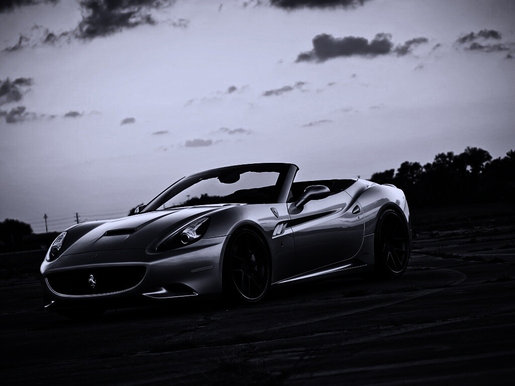 Ferrari на взлетном поле обои