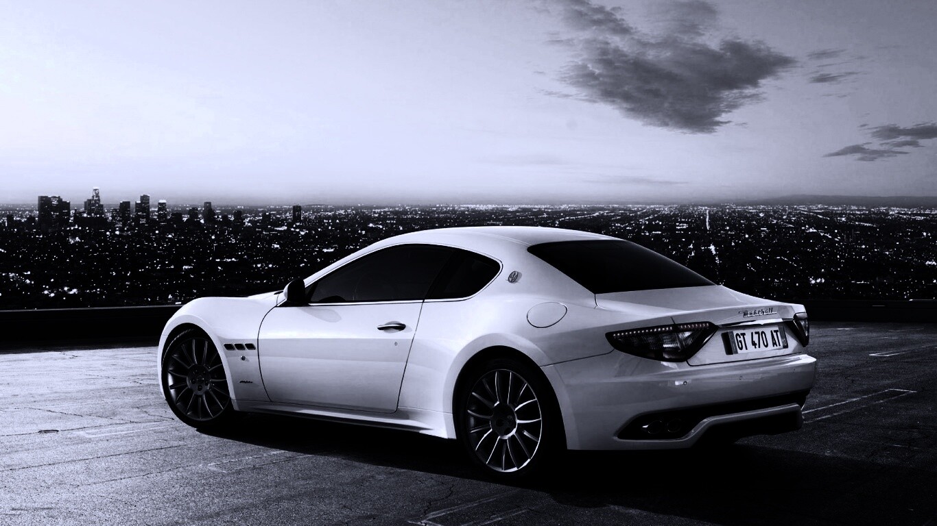Maserati Granturismo на фоне города обои