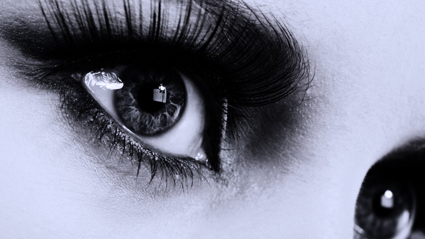 Глаза цвета стали обои