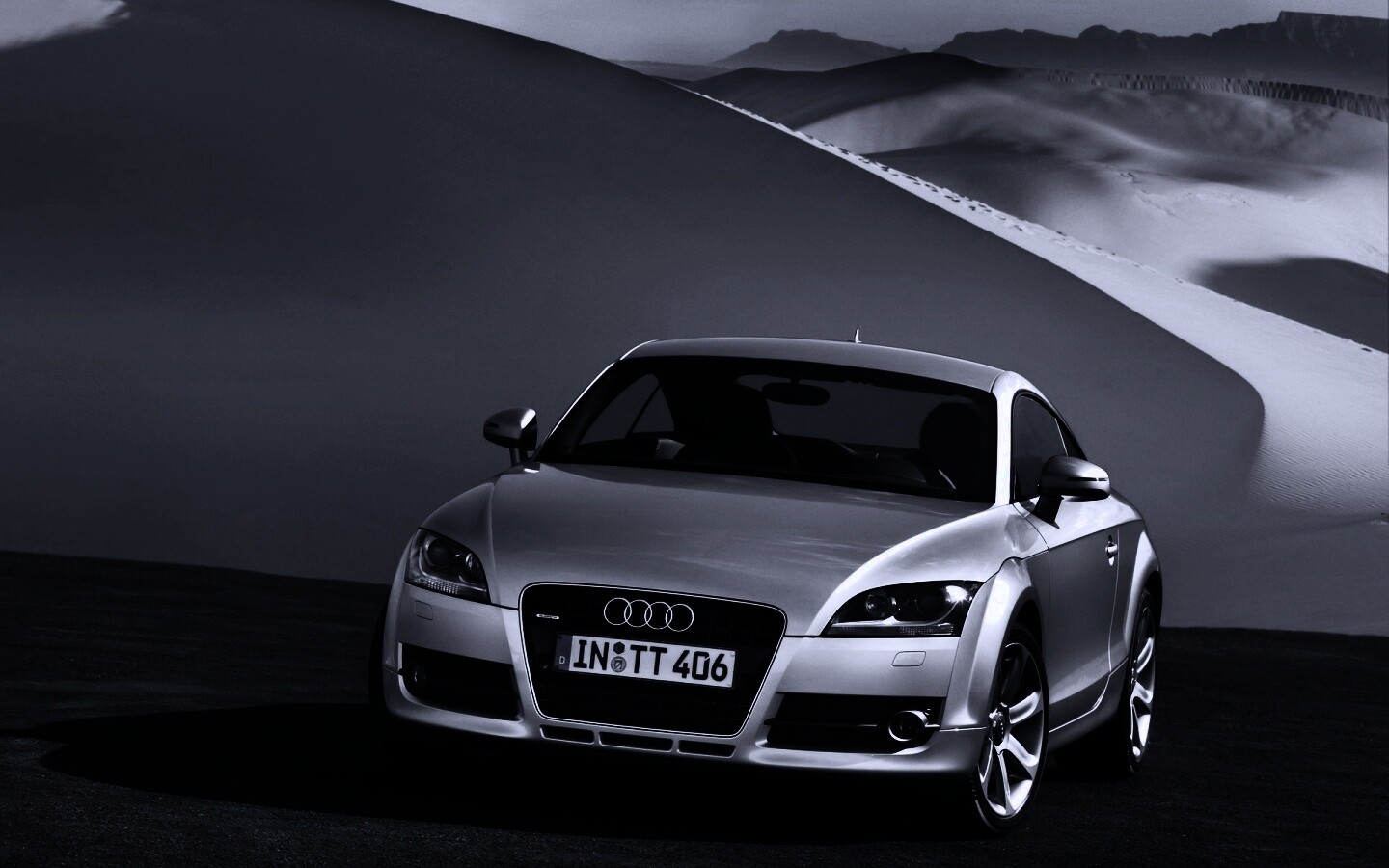 Audi TT на фоне снега обои