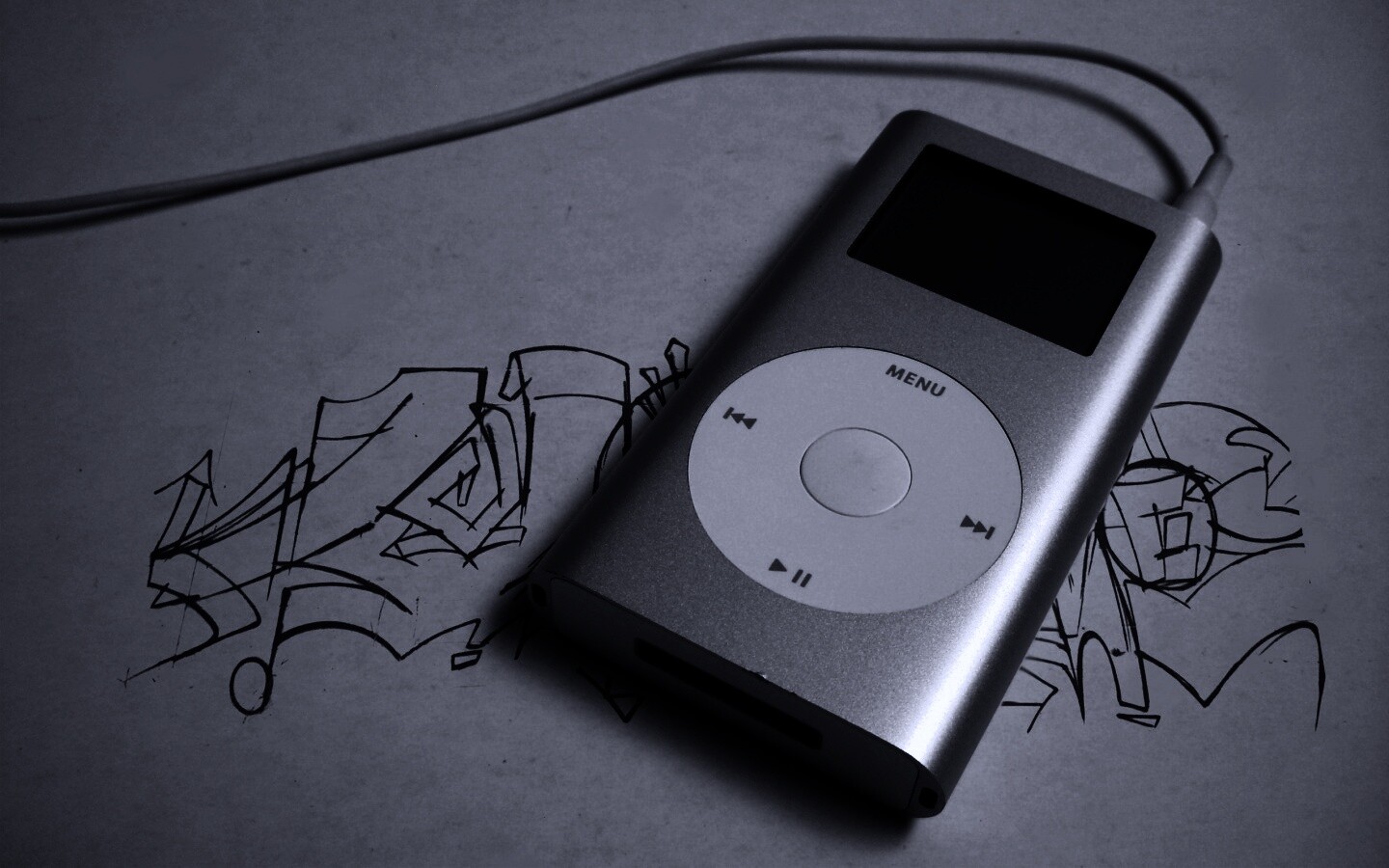 iPod на лиске с граффити обои