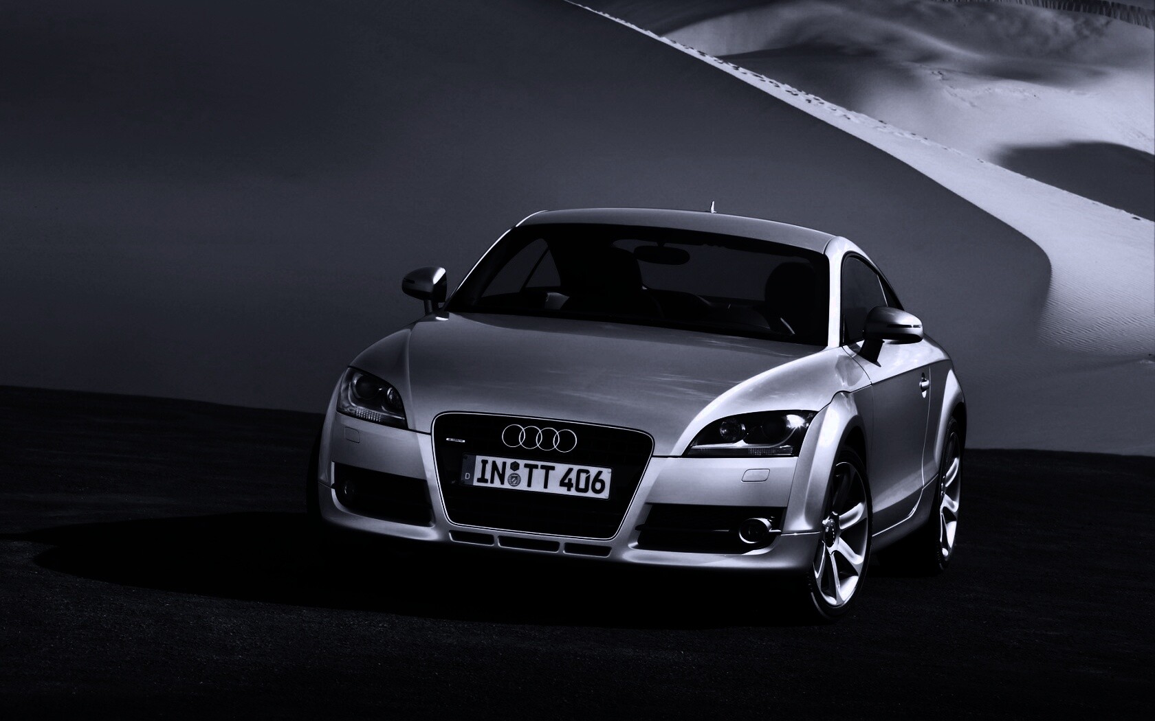 Audi TT на фоне снега обои