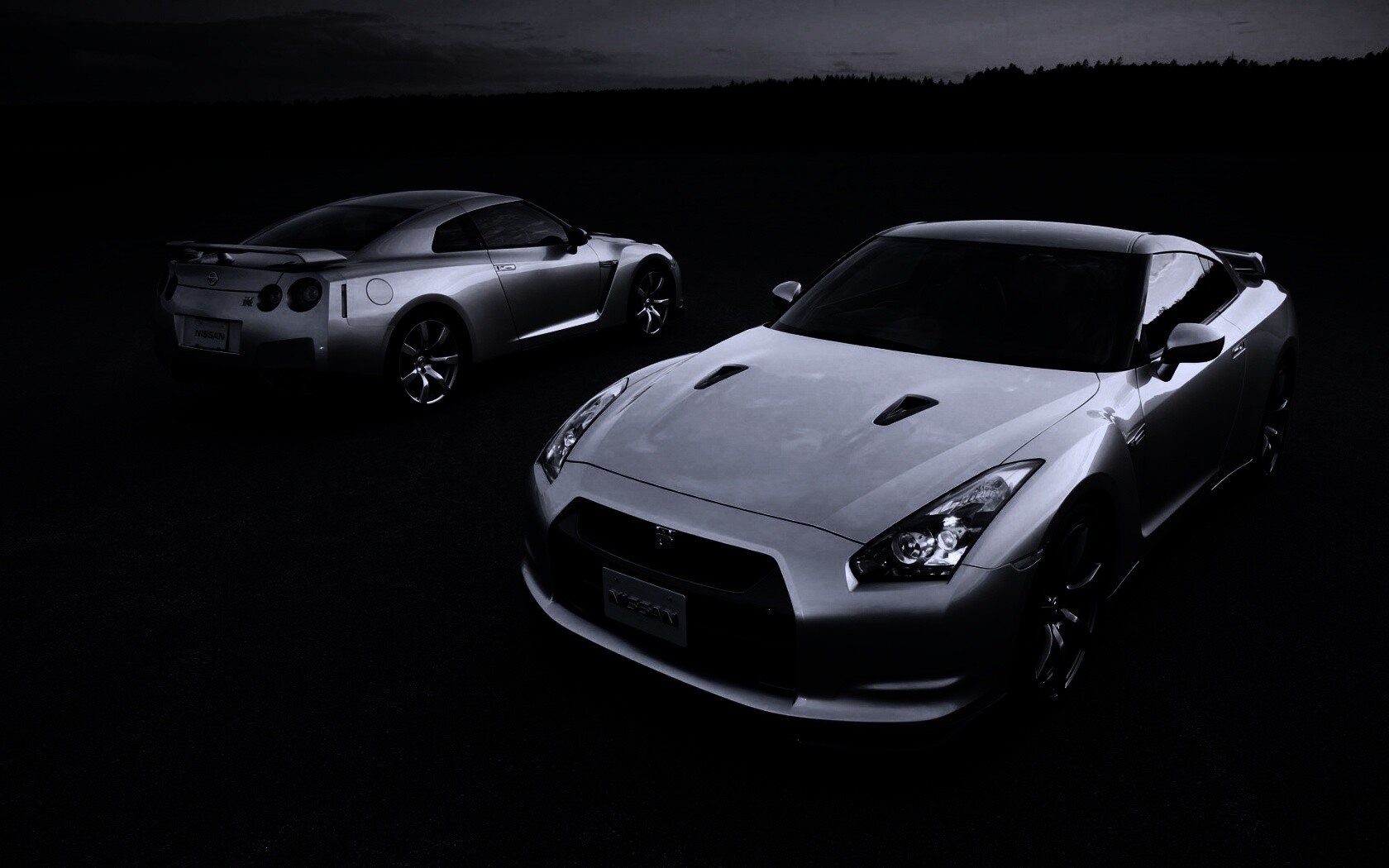 Nissan с двух ракурсов обои