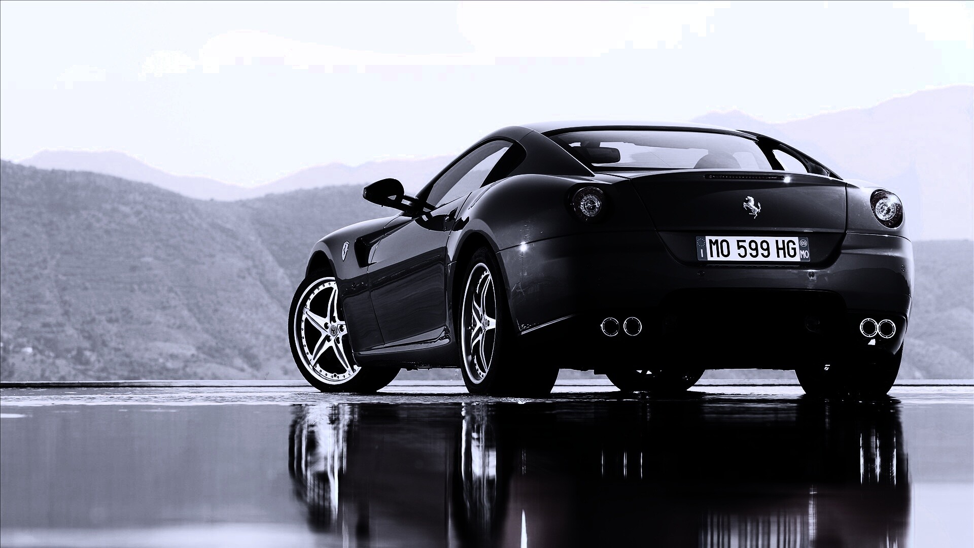 Ferrari в отражении обои