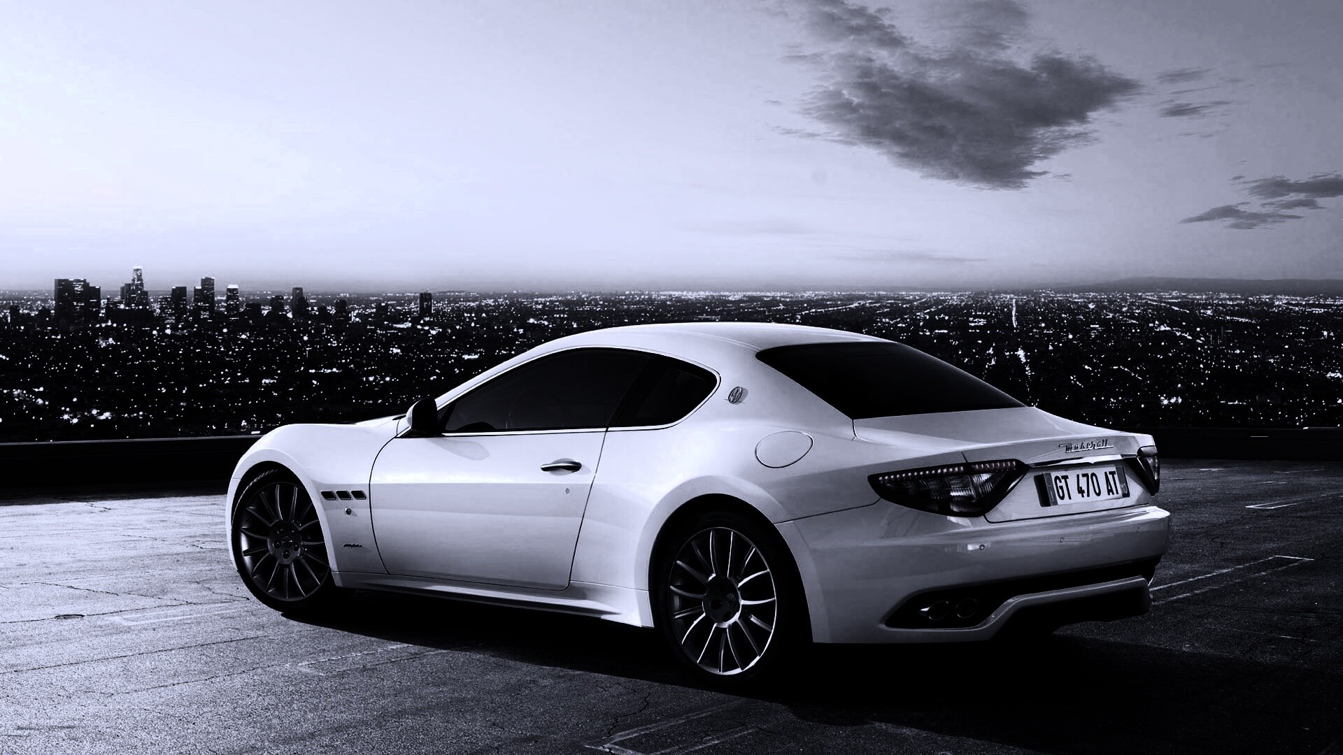 Maserati Granturismo на фоне города обои