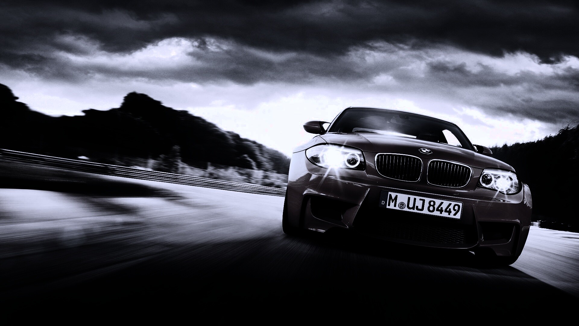 Оранжевый BMW M1 Coupe на треке обои