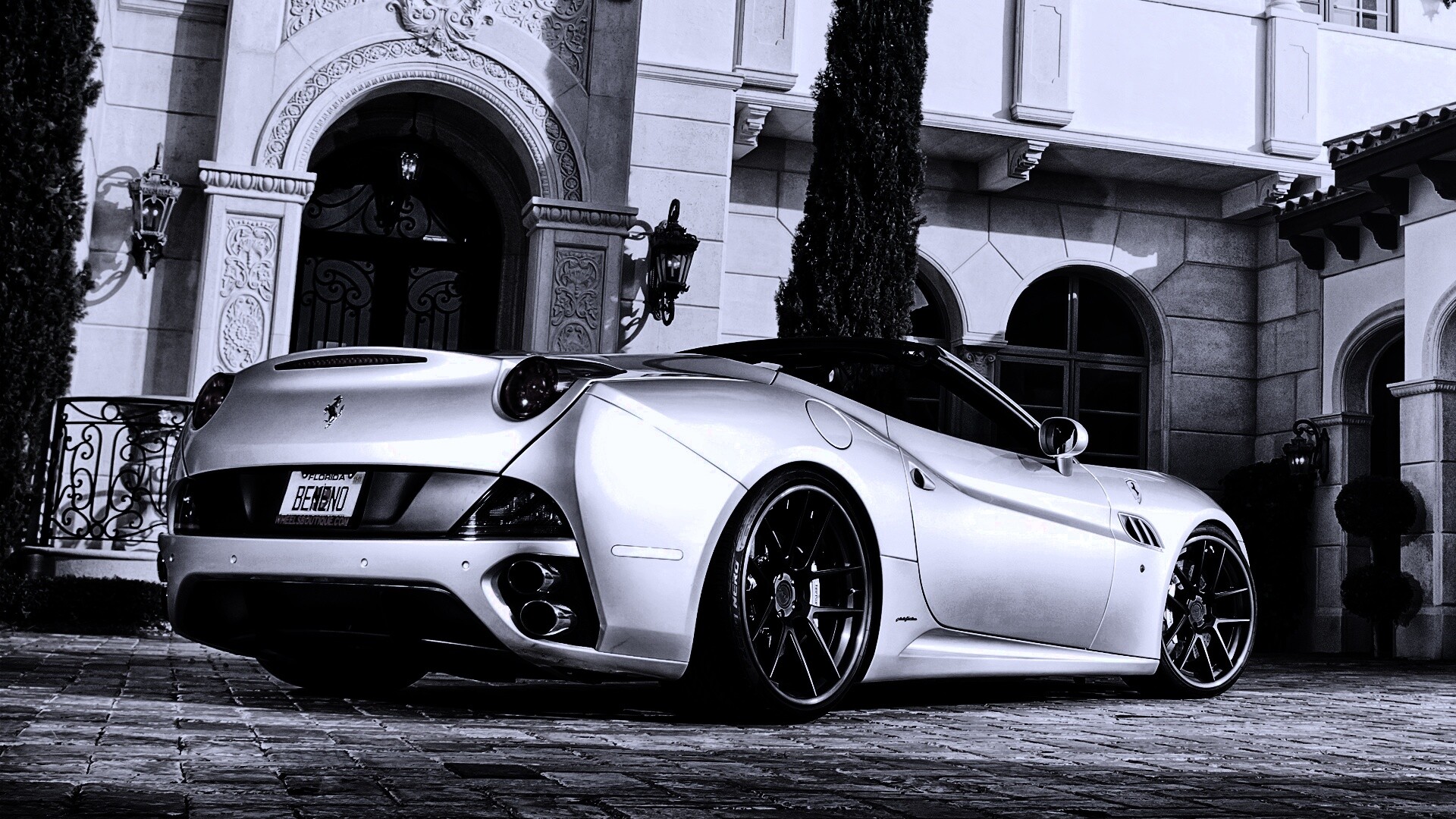 Ferarri у особняка обои