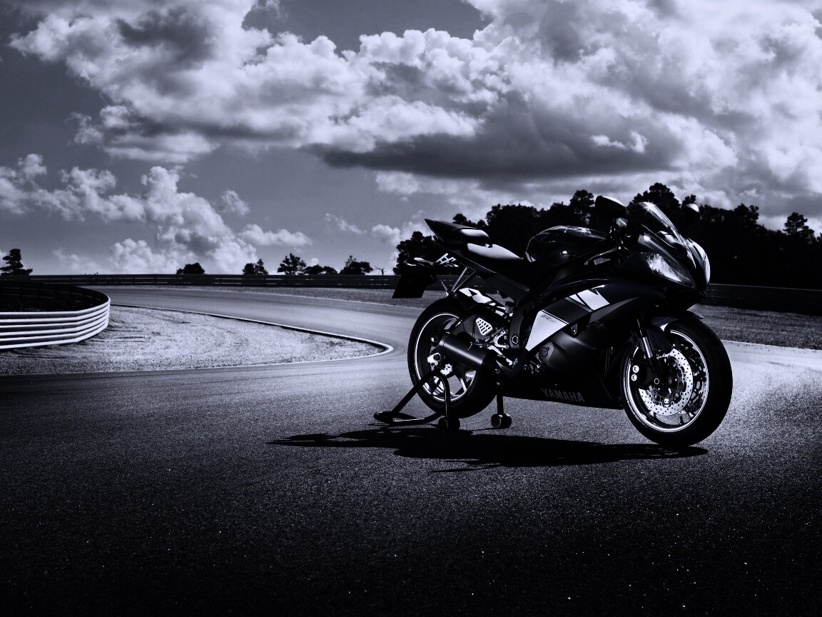 Yamaha R6 на трассе обои