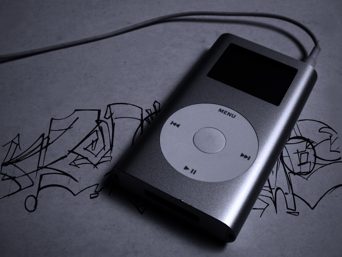 iPod на лиске с граффити обои