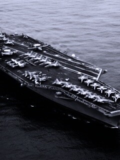 Авианосец в море обои