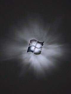 Яркий желтый логотип Windows 7 обои