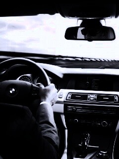 За рулём BMW F10 обои