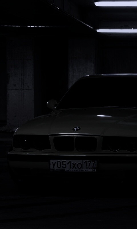 BMW M5 на стоянке обои