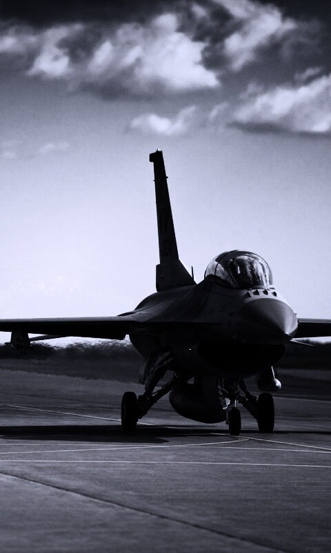 Истребители f16 Falcon на взлетной полосе обои