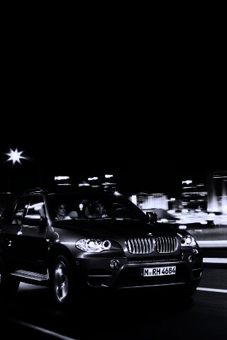 Пара в BMW X5 обои