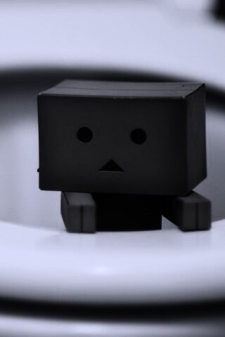 Danbo в унитазе обои