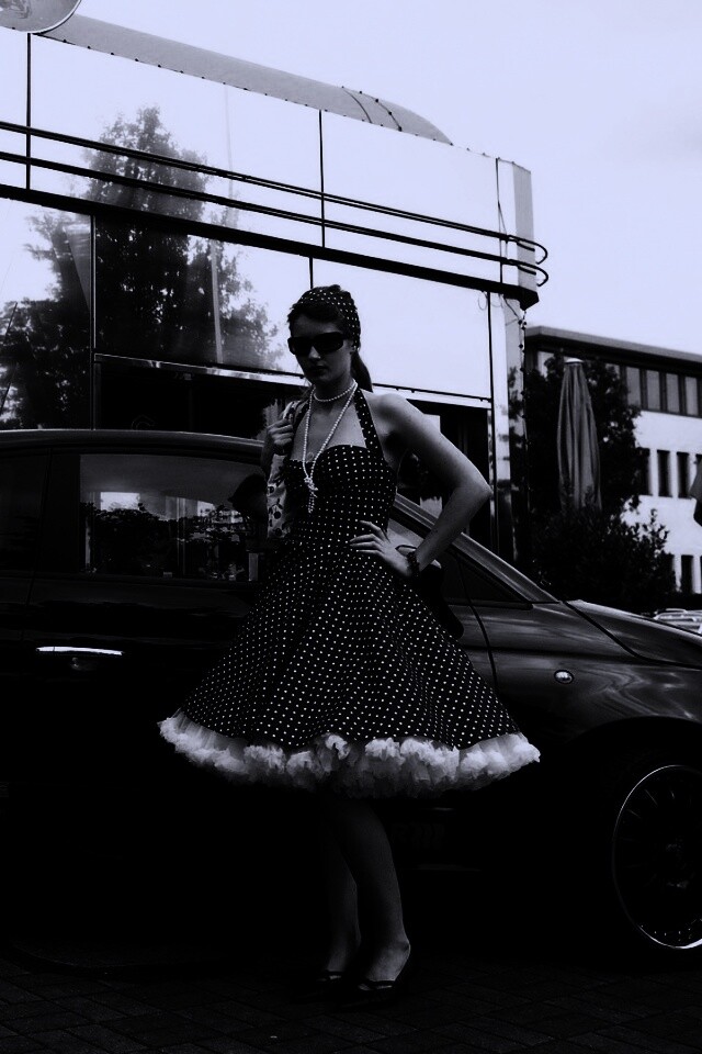 Fiat 500 и девушка обои