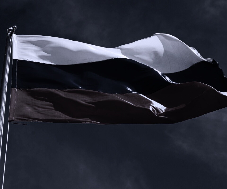 Флаг России на флагштоке обои