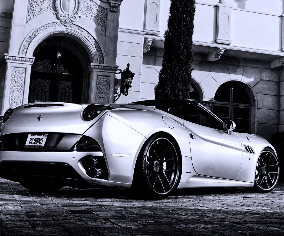Ferarri у особняка обои