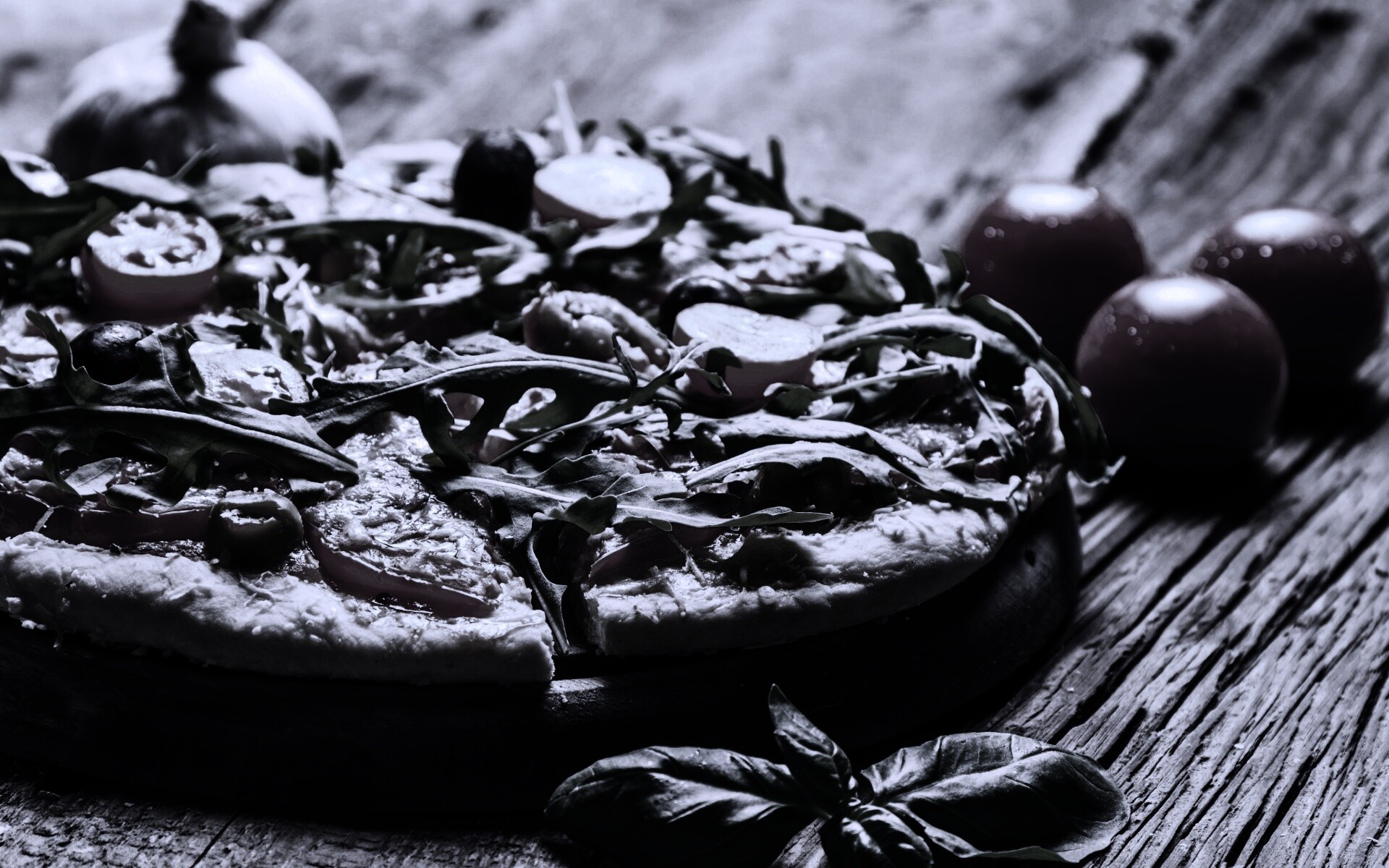 Свежая пицца с рукколой обои