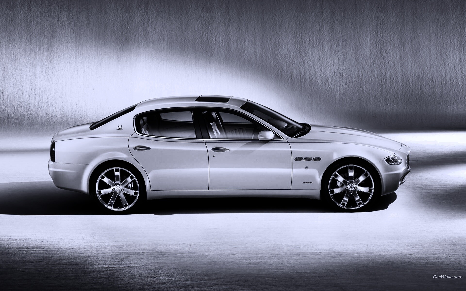 Maserati Quattroporte сбоку обои