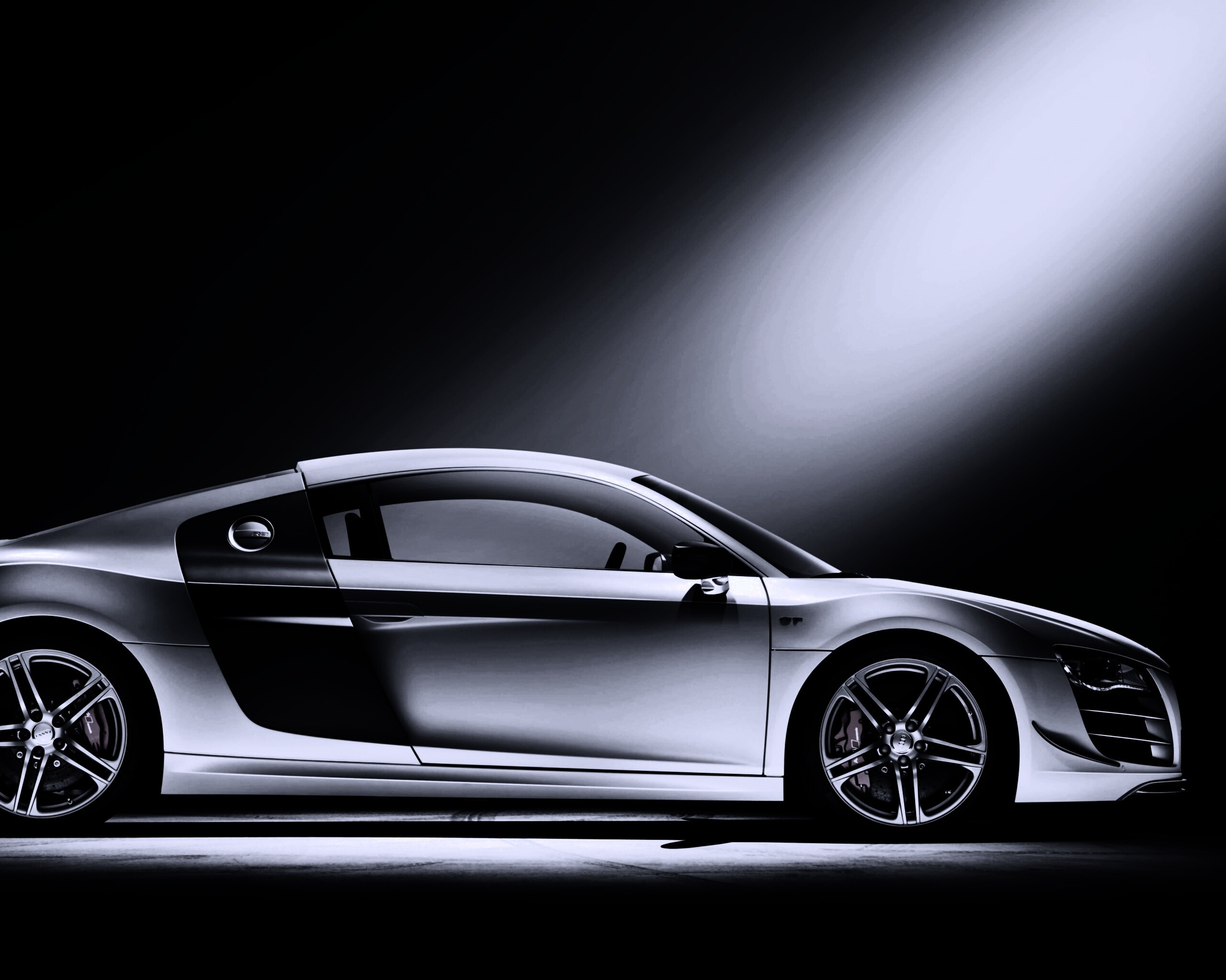 Audi R8 вид сбоку обои