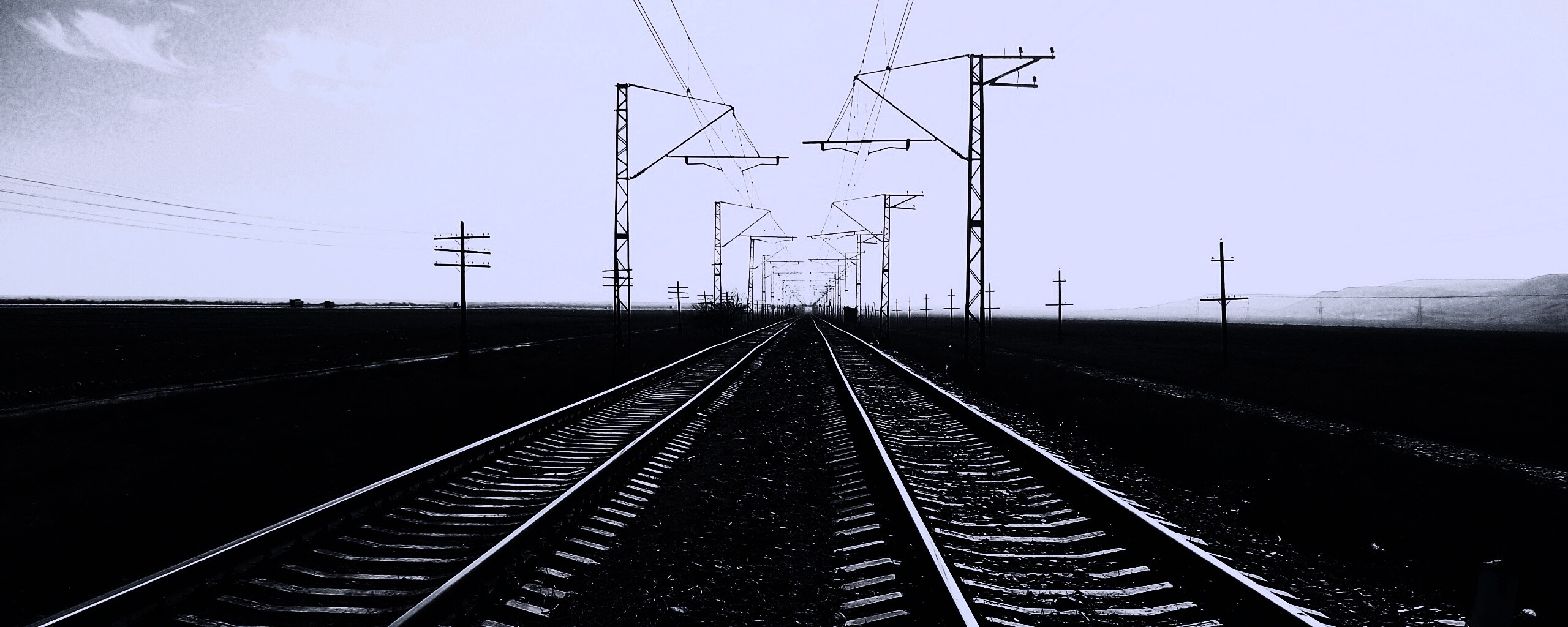 Железная дорога уходит вдаль обои