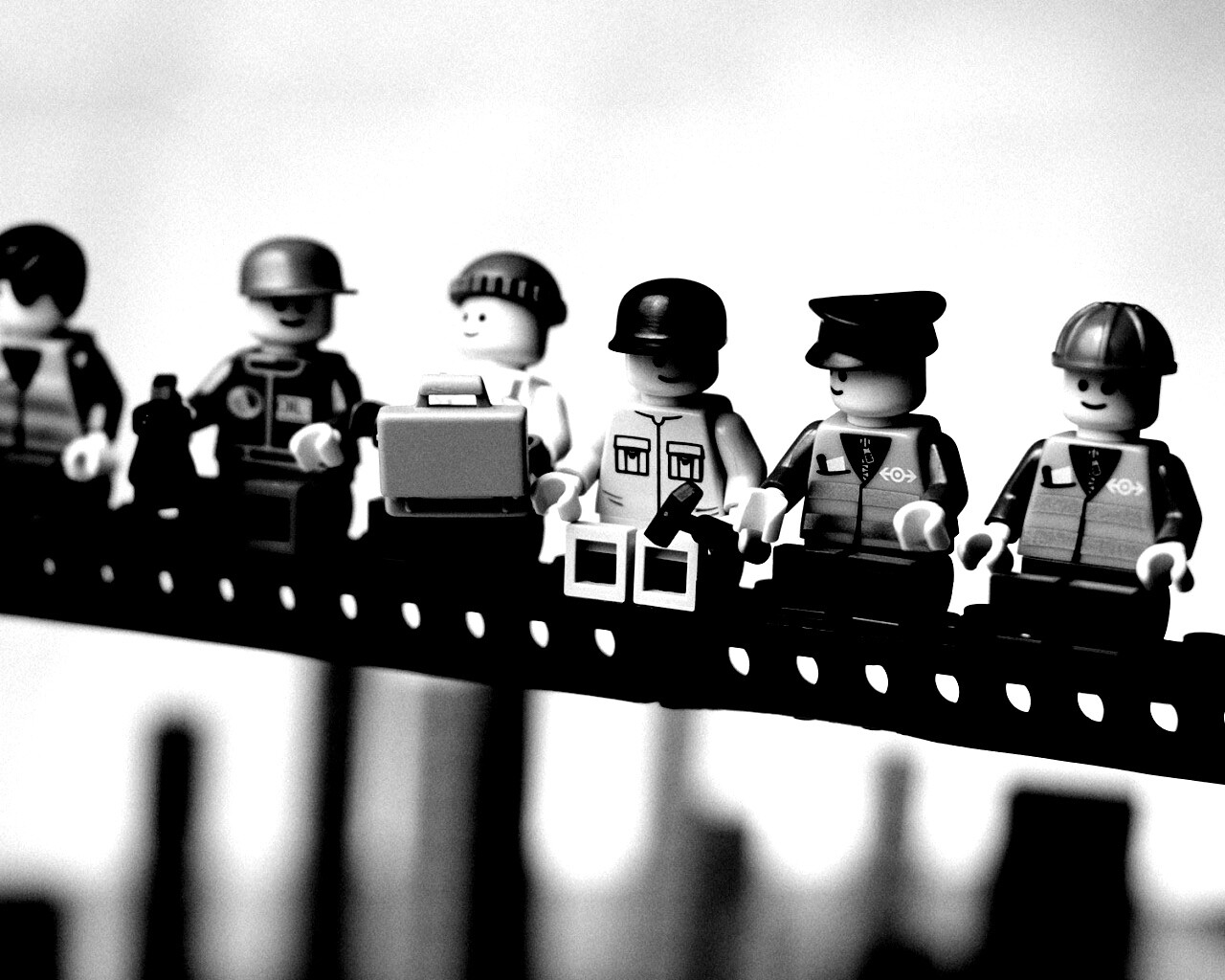 Lego строители обедают на балке обои
