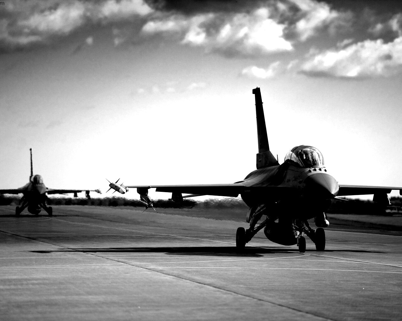 Истребители f16 Falcon на взлетной полосе обои