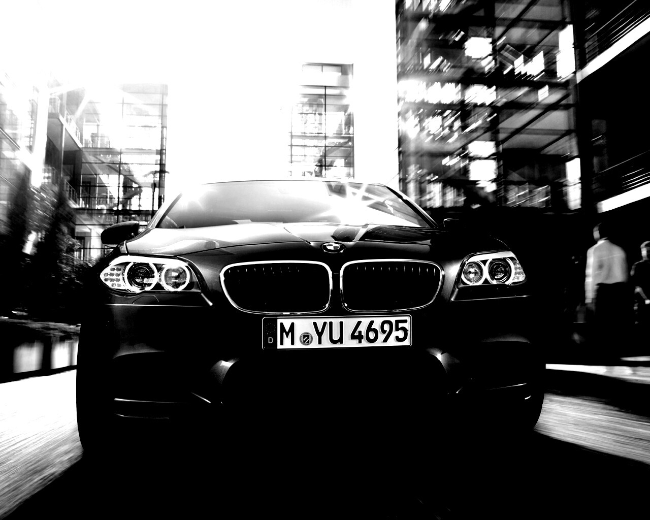 BMW покоряет городскую улицу обои
