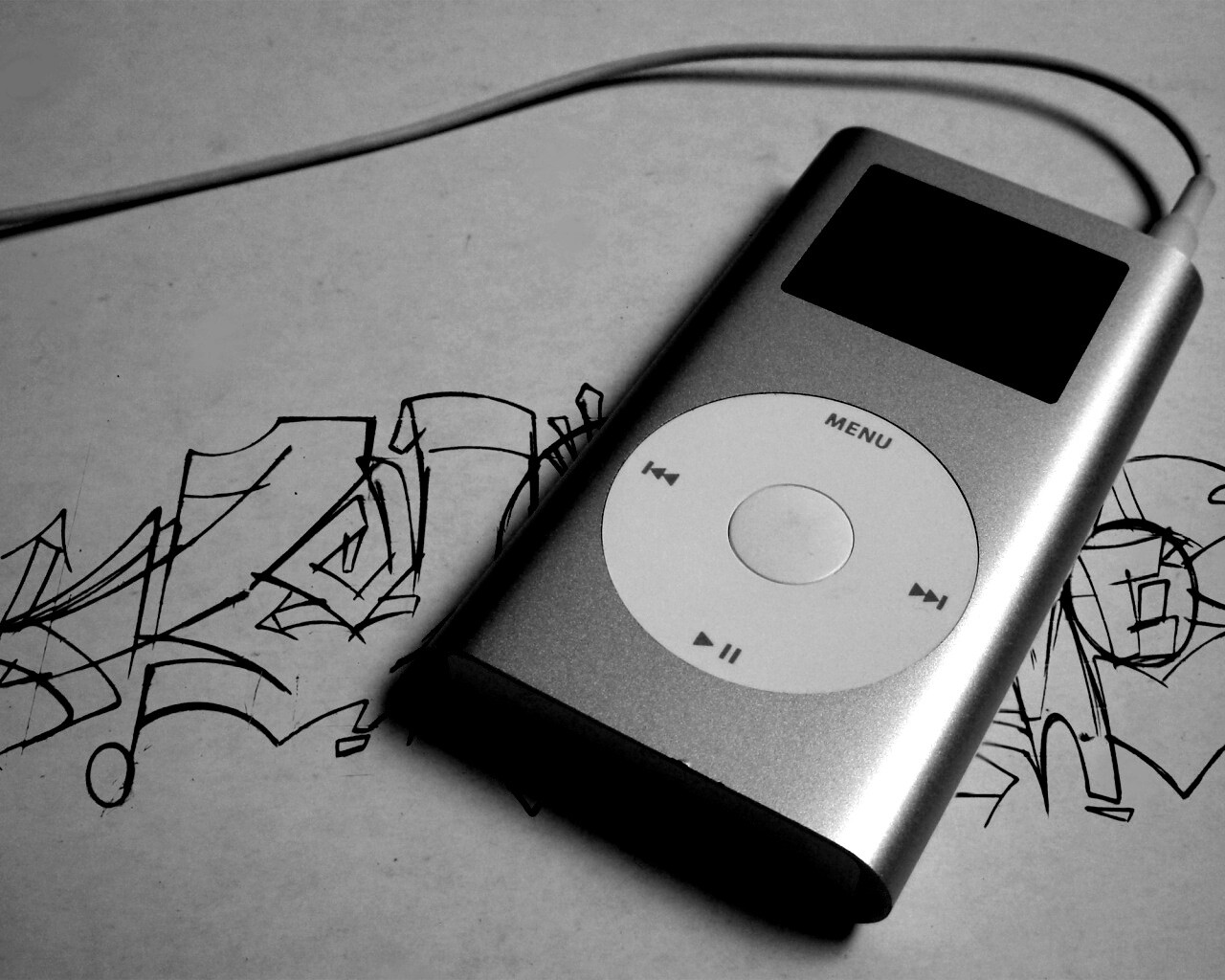 iPod на лиске с граффити обои