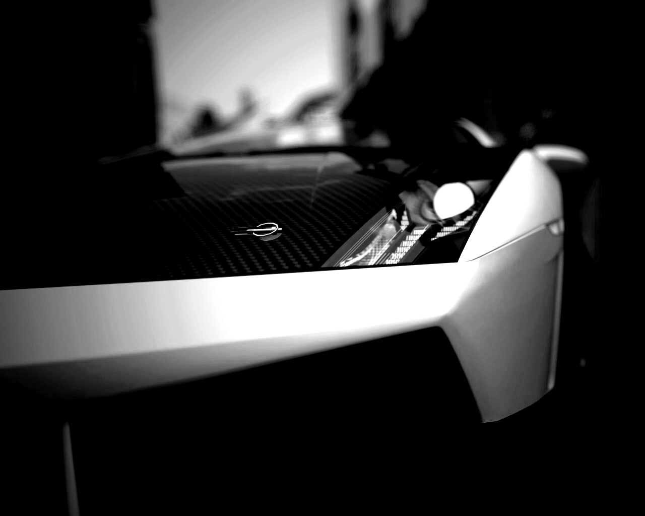 Lamborghini с карбоновым багажником обои